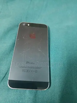 Apple iPhone 5 . (Used)