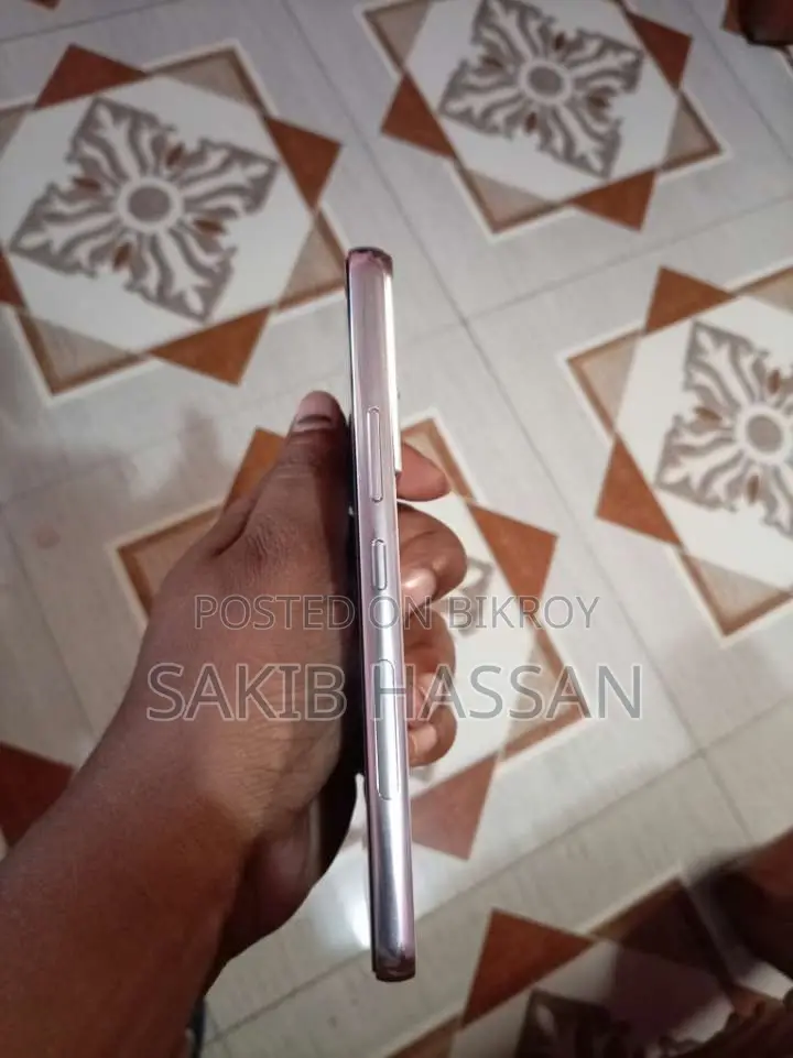 Samsung Galaxy S22 . (Used)