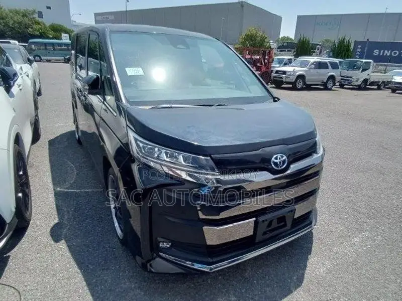 Toyota Noah SZ premium edition 2023