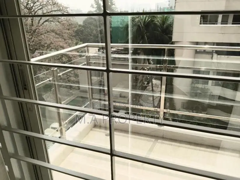 Fully Furniture 3-Bedroom 3200sft 2-Carpark Gulshan-2