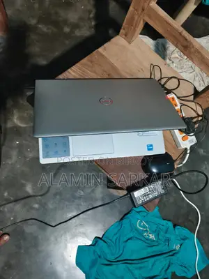 Dell laptop i3 /8GB /512 SSD/ 12th gen / Inspiro 3520