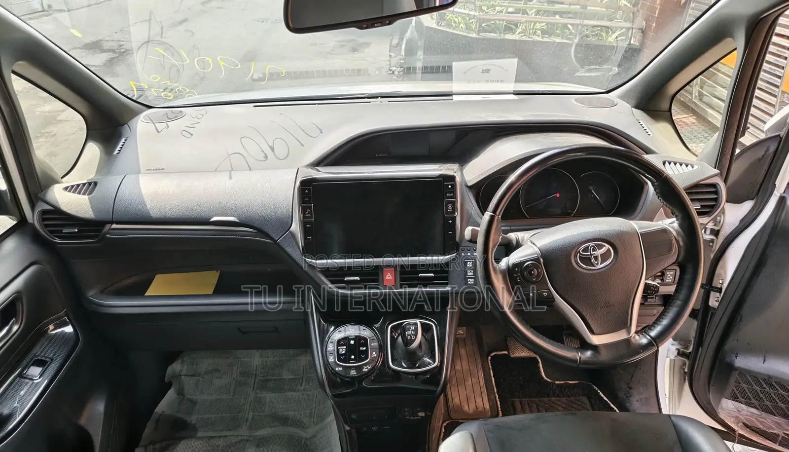 Toyota Esquire HV PUSH GI PREMIUM 2020