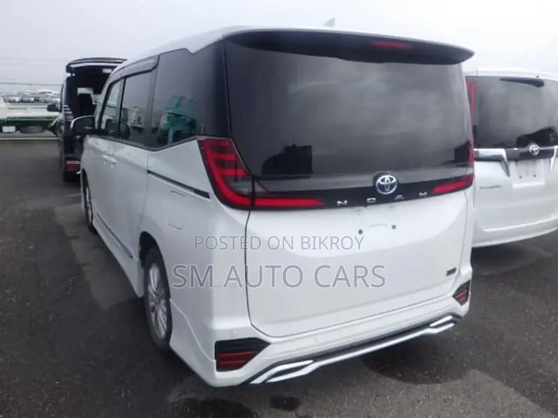 Toyota Noah Hybrid S-G Pearl 2022