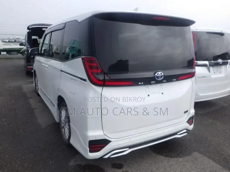 Toyota Noah Hybrid S-G Pearl 2022