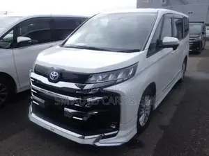 Toyota Noah Hybrid S-G Pearl 2022