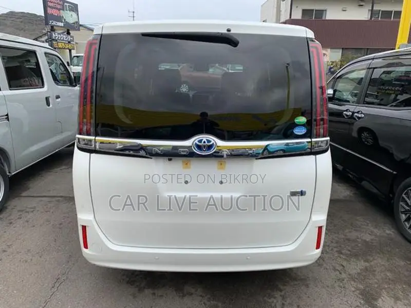 Toyota Noah Hybrid X package 2021
