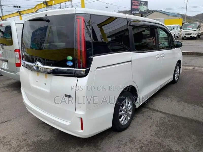 Toyota Noah Hybrid X package 2021