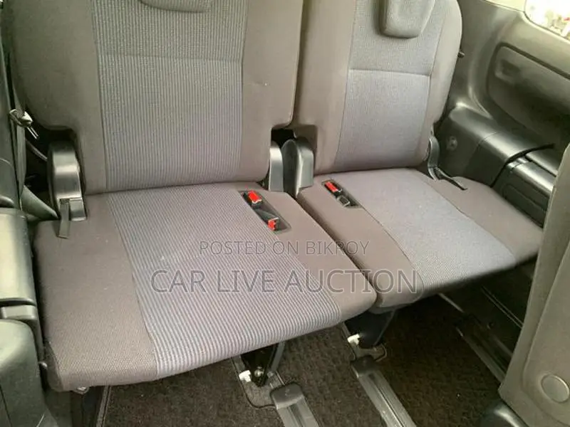 Toyota Noah Hybrid X package 2021