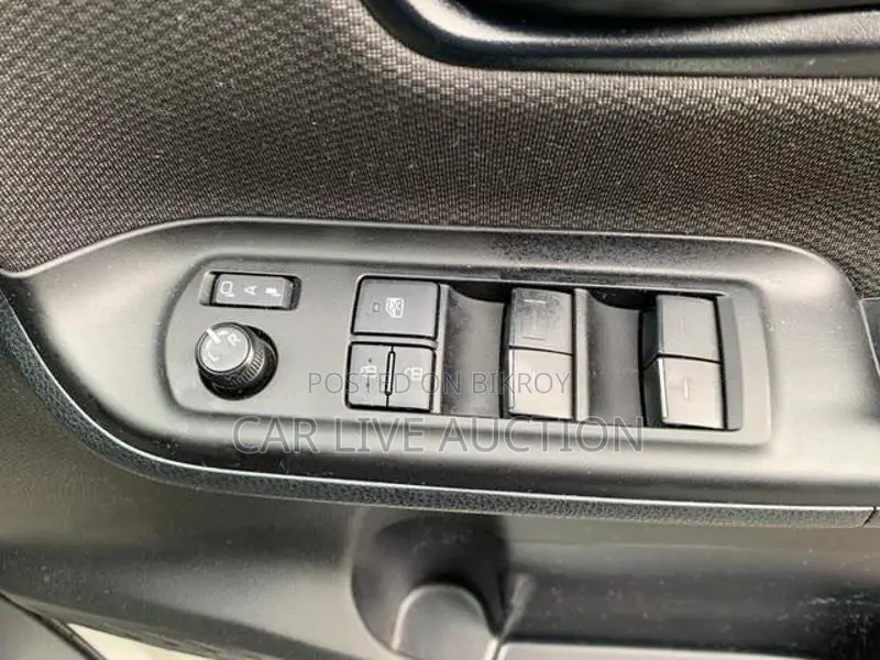 Toyota Noah Hybrid X package 2021
