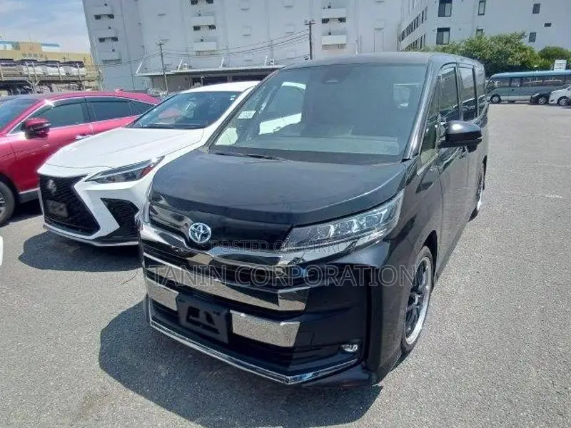 Toyota Noah Hybrid S-Z Premium 2023