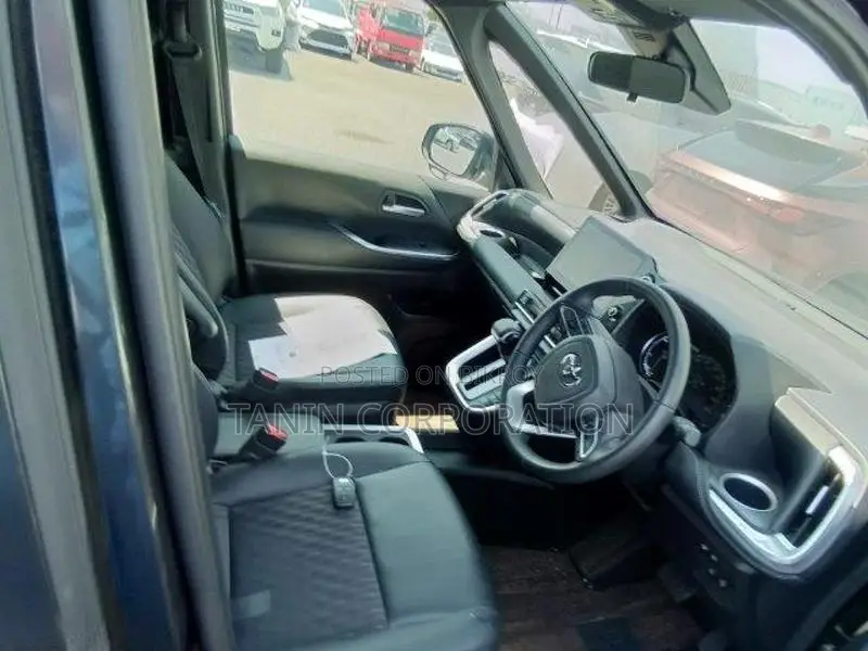 Toyota Noah Hybrid S-Z Premium 2023