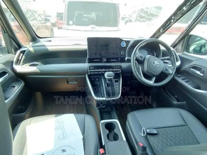 Toyota Noah Hybrid S-Z Premium 2023