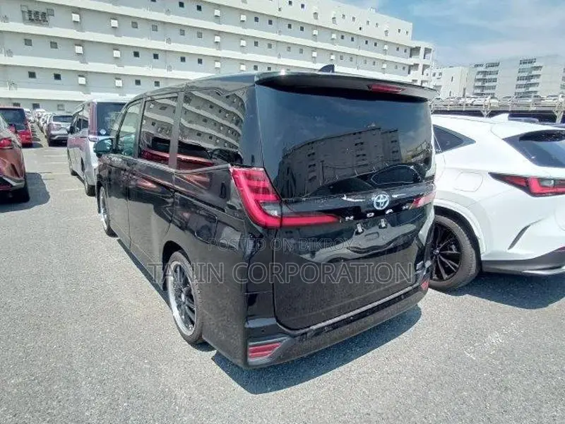 Toyota Noah Hybrid S-Z Premium 2023