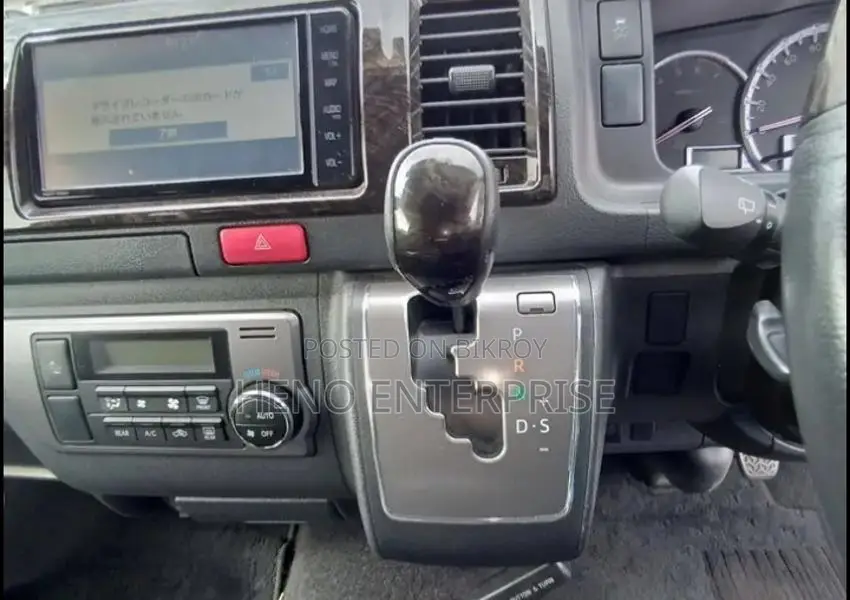 Toyota HiAce 2020 Pearl