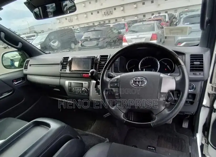 Toyota HiAce 2020 Pearl