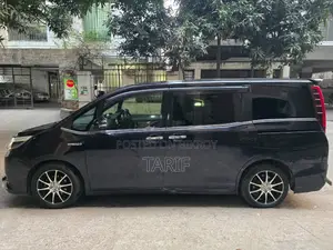 Toyota Esquire Hybrid Gi 2016