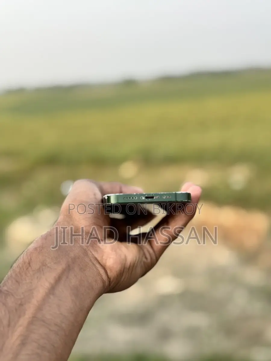 Apple iPhone 13 (Used)