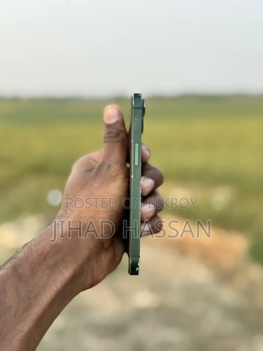 Apple iPhone 13 (Used)