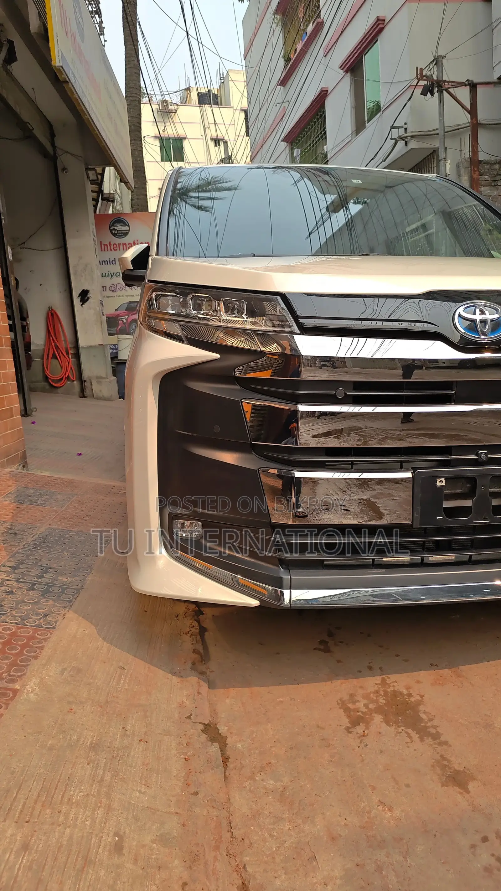 Toyota Noah HYBRID PUSH 2022