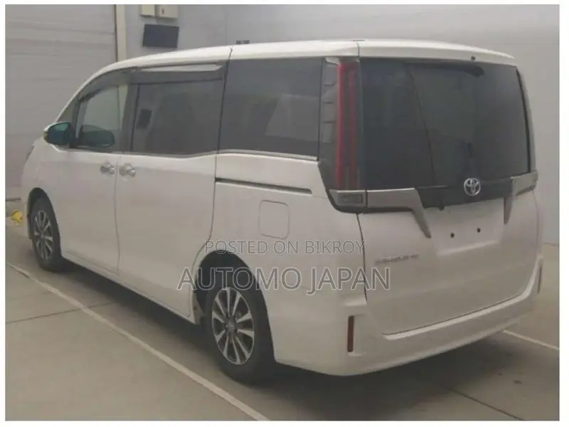 Toyota Noah GI Premium 2020