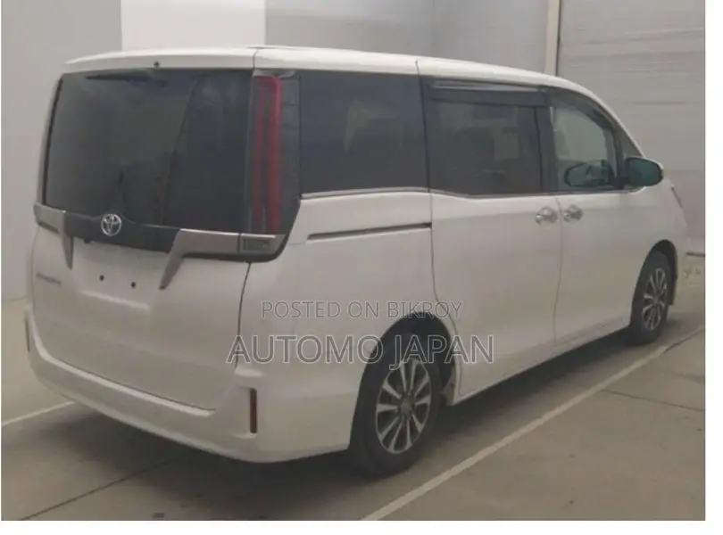 Toyota Noah GI Premium 2020