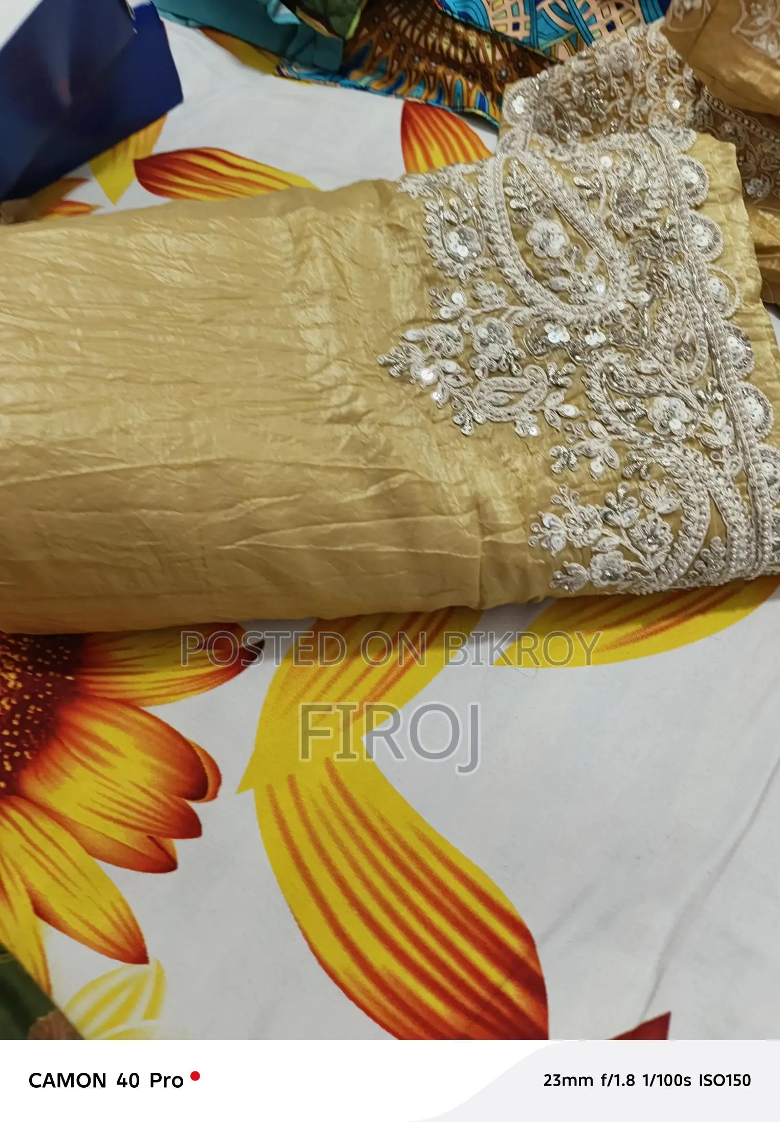 একটি এক্সক্লুসিভ ফ্যাশন হাউজ শাড়ি