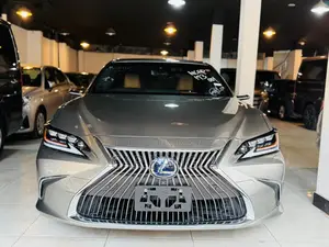 Lexus ES 300H READY SHOWROOM 2020