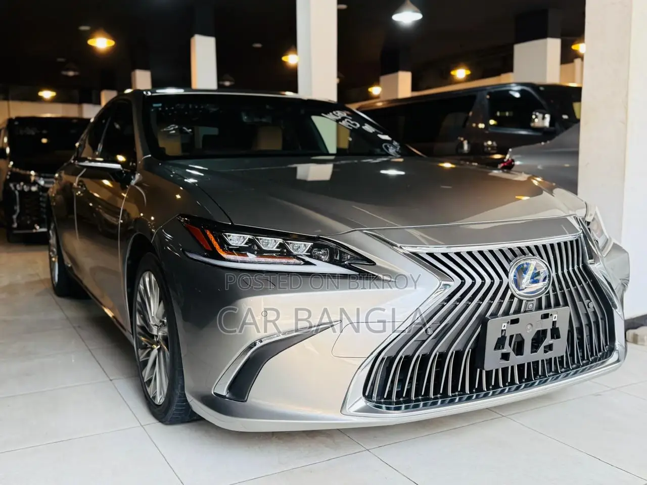 Lexus ES 300H READY SHOWROOM 2020