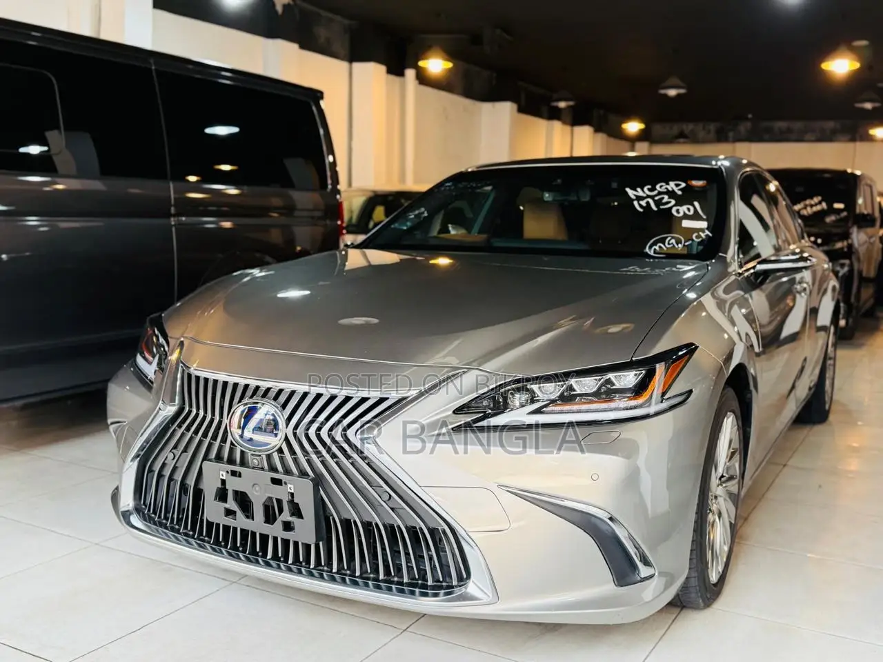Lexus ES 300H READY SHOWROOM 2020