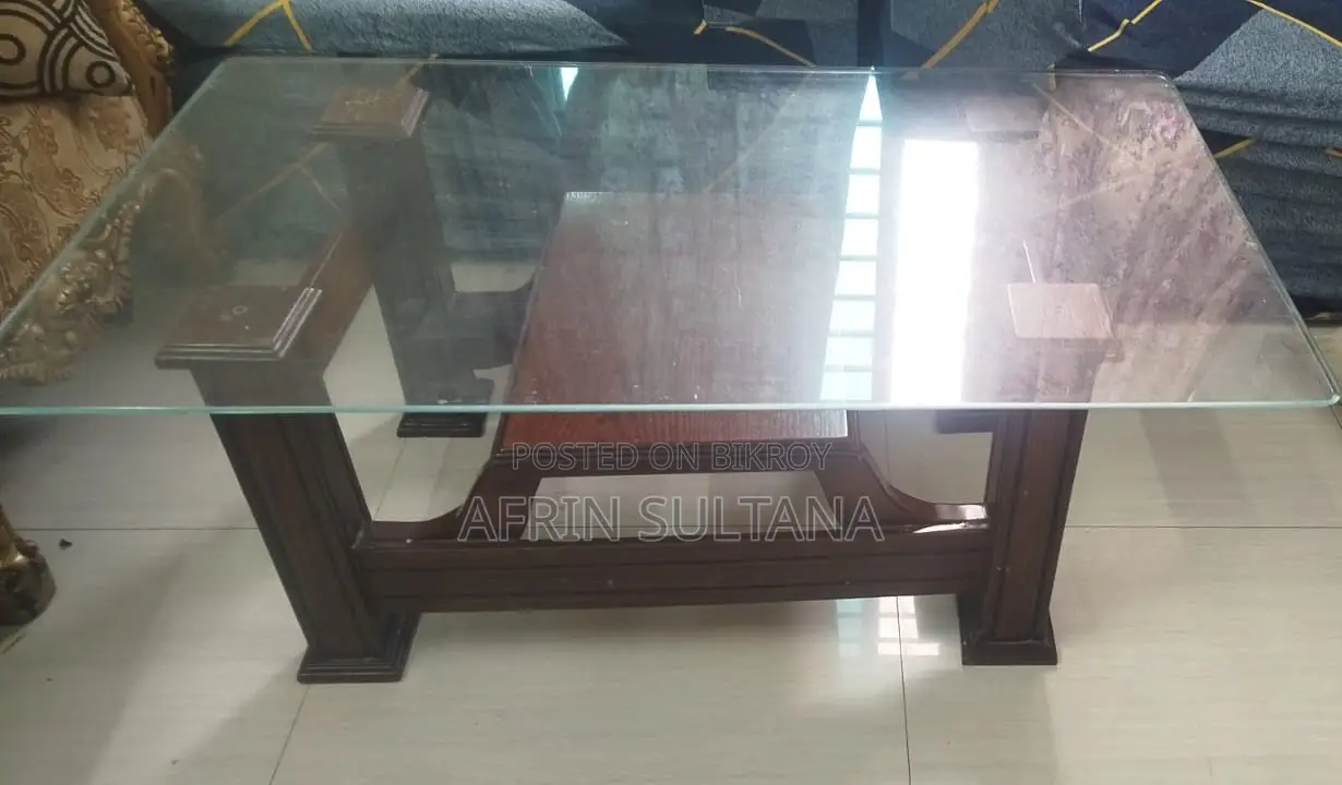 Modern Glass Tea Table in Excellent Condition for Sale