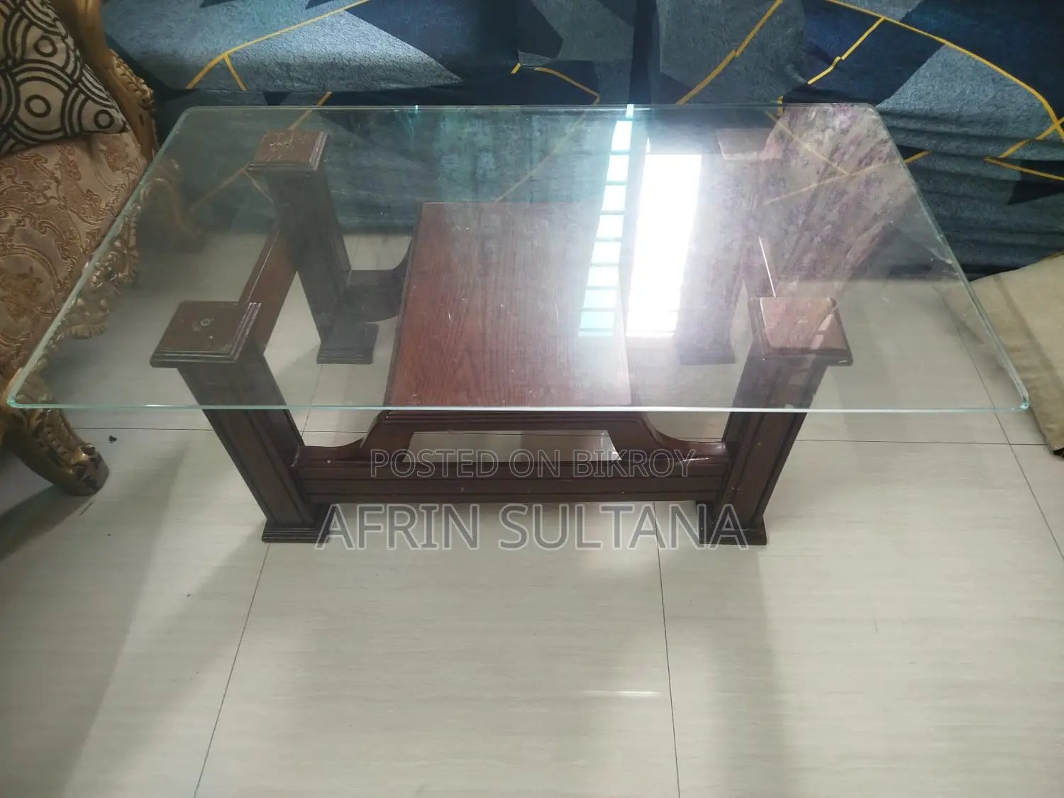 Modern Glass Tea Table in Excellent Condition for Sale
