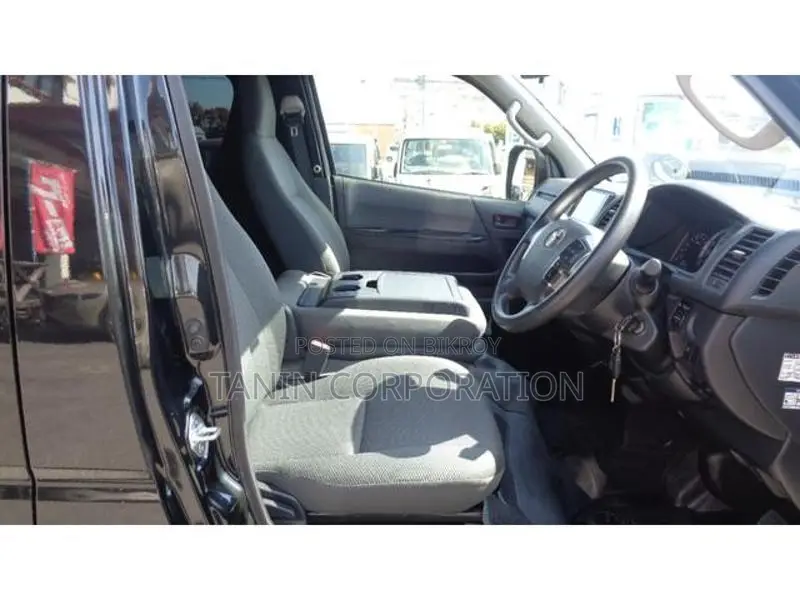 Toyota Hiace GL DUAL AC. 2020