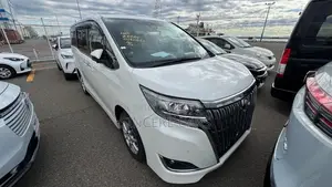Toyota Esquire GI. PREMIUM NON HY 2020