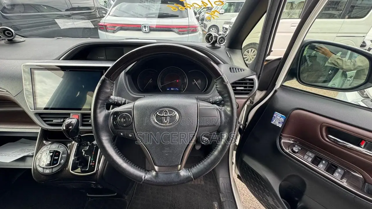 Toyota Esquire GI. PREMIUM NON HY 2020