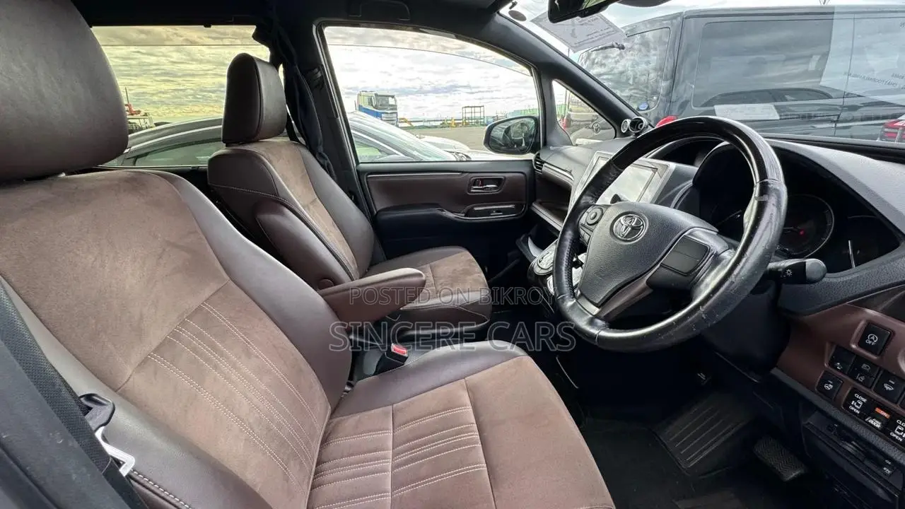 Toyota Esquire GI. PREMIUM NON HY 2020