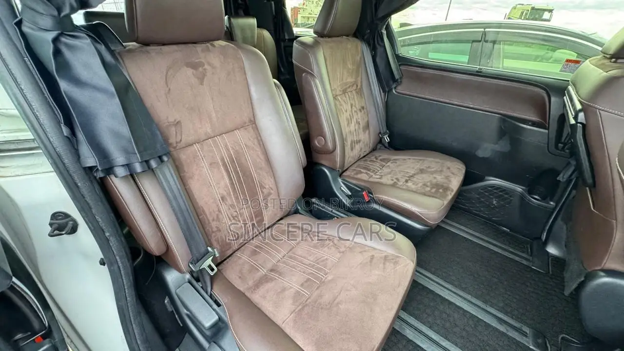 Toyota Esquire GI. PREMIUM NON HY 2020