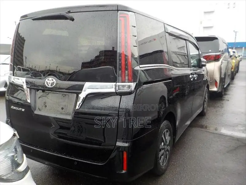 Toyota Esquire Gi pkg. 2020