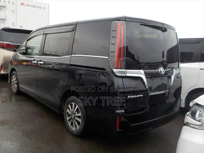 Toyota Esquire Gi pkg. 2020