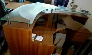 রিসিপশান টেবিল