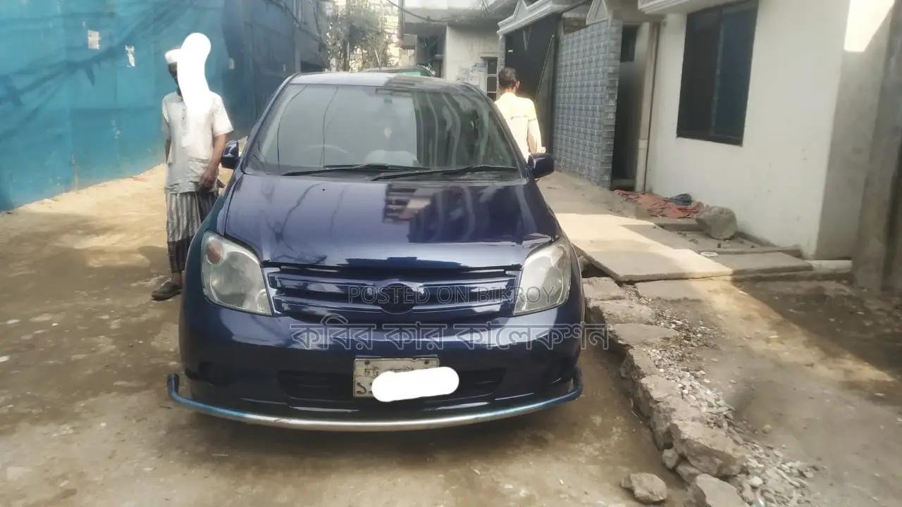 Toyota ist blue 2005