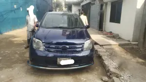 Toyota ist blue 2005