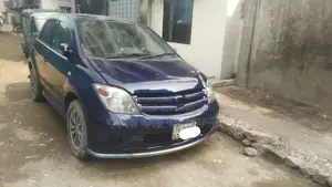 Toyota ist blue 2005