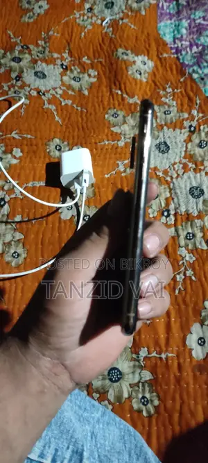 Apple iPhone XS (Used)