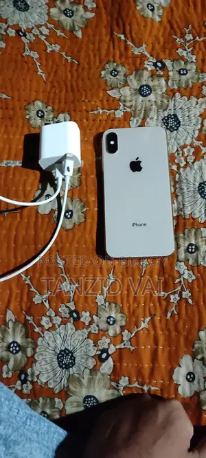 Apple iPhone XS (Used)