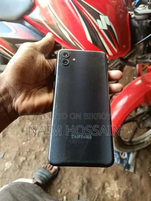 Samsung Galaxy A04e . (Used)
