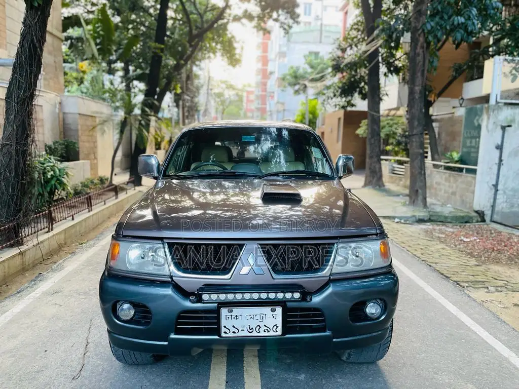 Mitsubishi Pajero Sunroof 2004