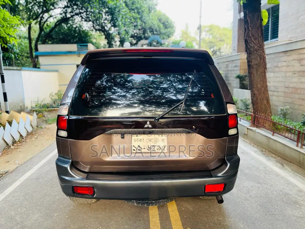 Mitsubishi Pajero Sunroof 2004