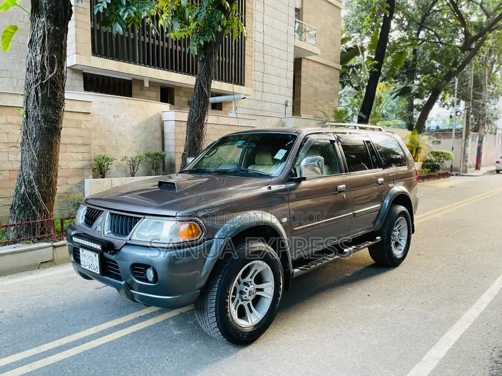 Mitsubishi Pajero Sunroof 2004