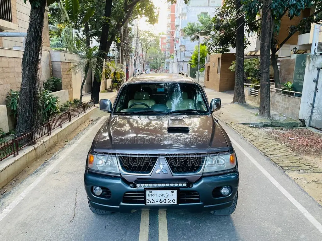 Mitsubishi Pajero Sunroof 2004
