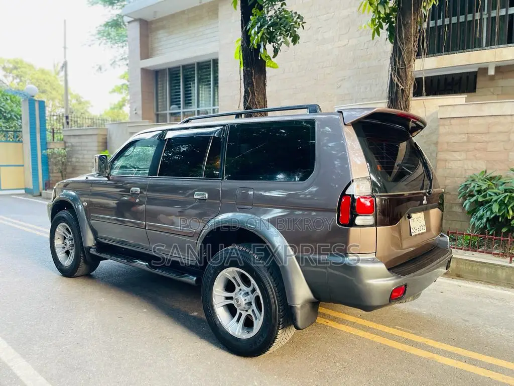 Mitsubishi Pajero Sunroof 2004